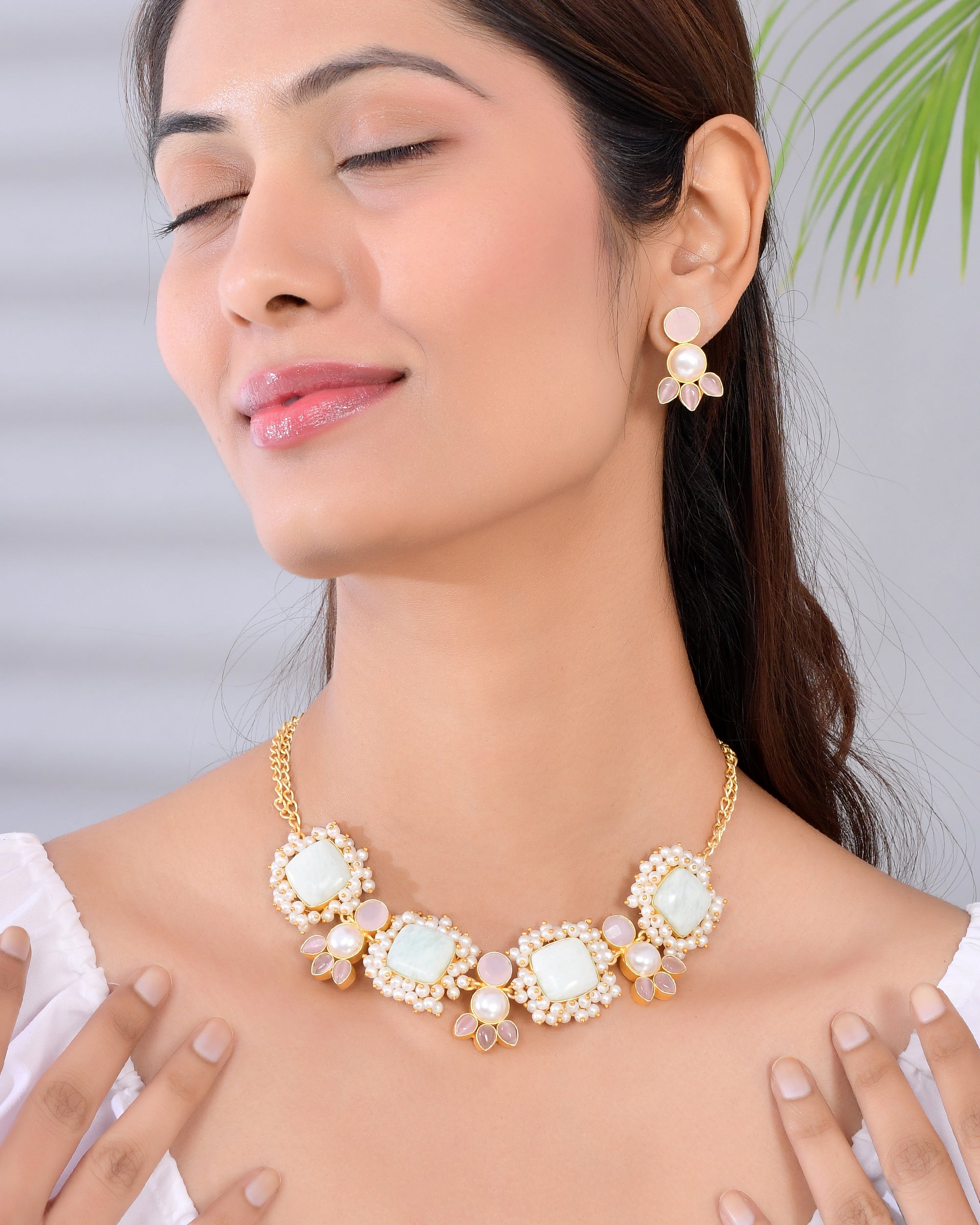 FANATASY AFFAIR NECKLACE